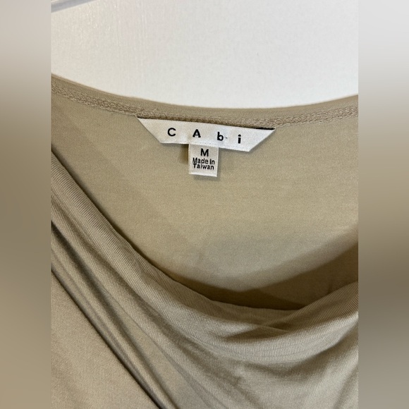 Cabi Tan Front Twisted Blouse Scoop Neck Short Sleeve Size Med Pre- Owned - Picture 6 of 8